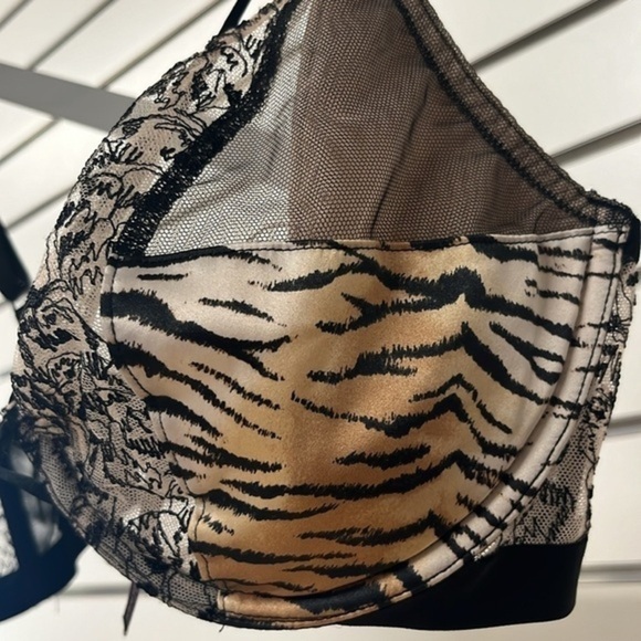 Victorias Secret RARE SEXY‎ Strappy Push Up Bra Tiger Animal Mesh Lace 34 DD - Picture 3 of 5
